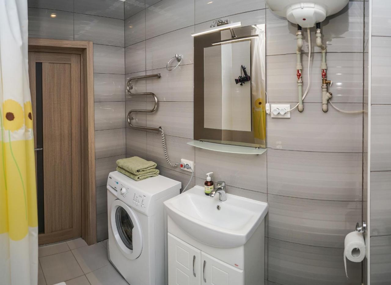 Cozy Apartment In A New Building Close To The Downtown Kyiv Exterior foto